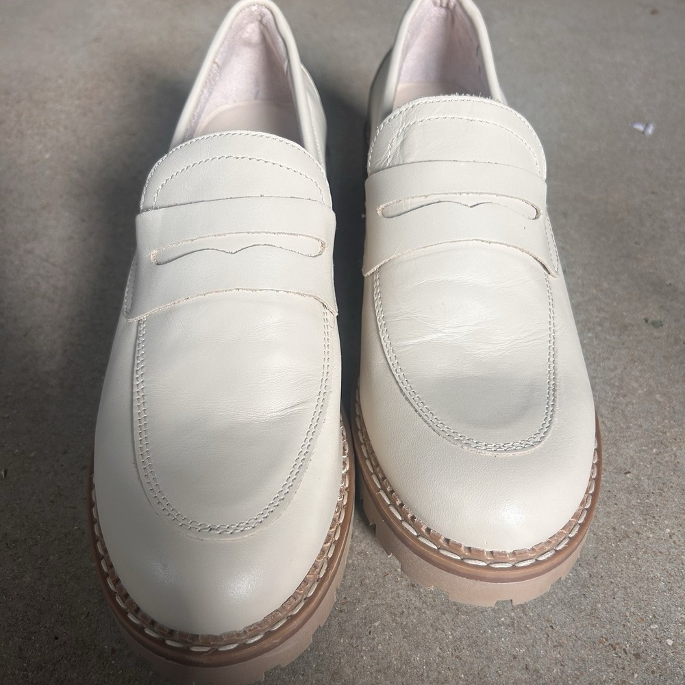 Bertuchi Mid-Heel Penny Loafers sz8.5 M Beige Leather Stitched Detail Tread New - Picture 2 of 8